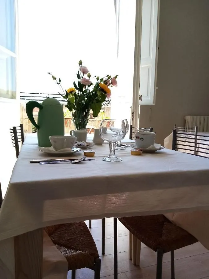 Bed and Breakfast Binario 5 Lucca 0*,