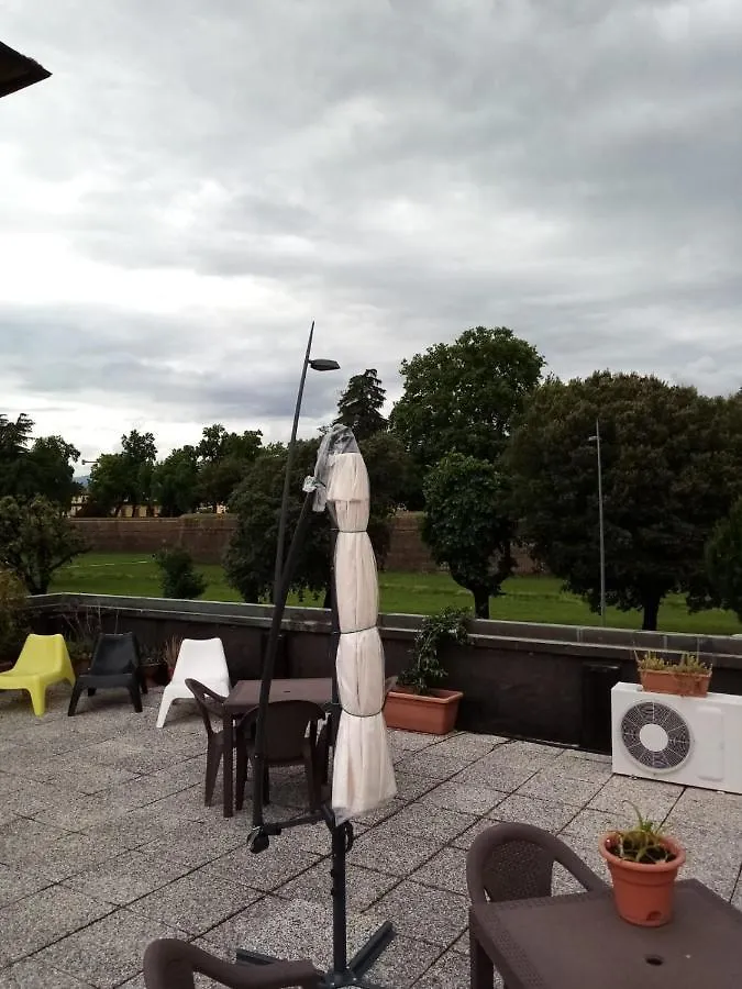 Bed & Breakfast Bed and Breakfast Binario 5 Lucca Italia