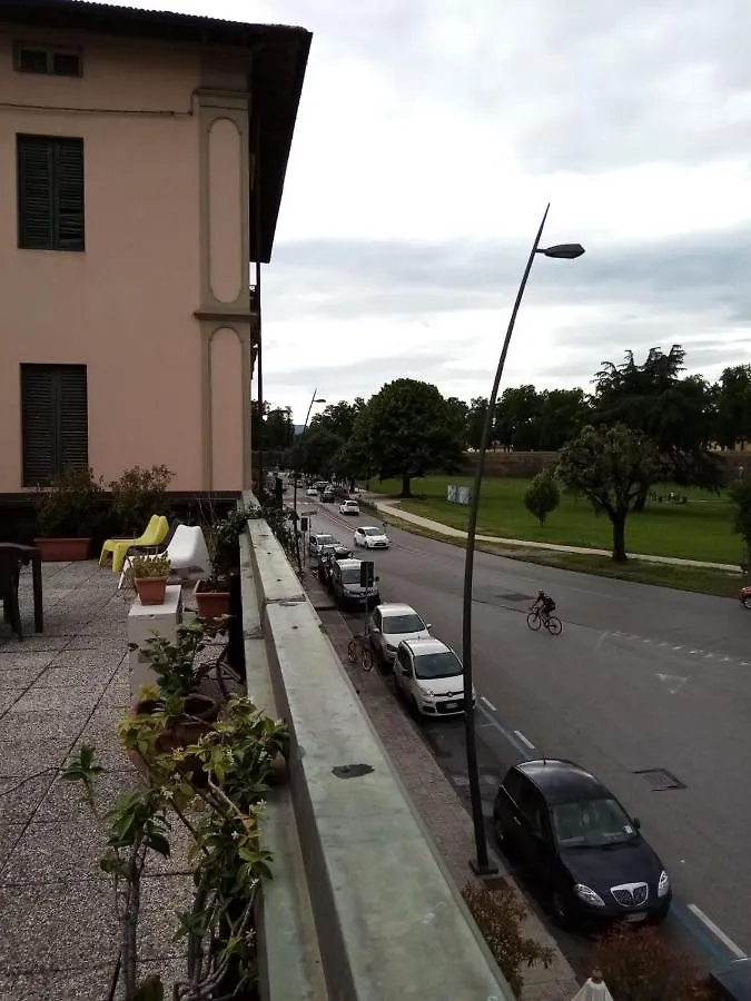 Bed and Breakfast Binario 5 Lucca