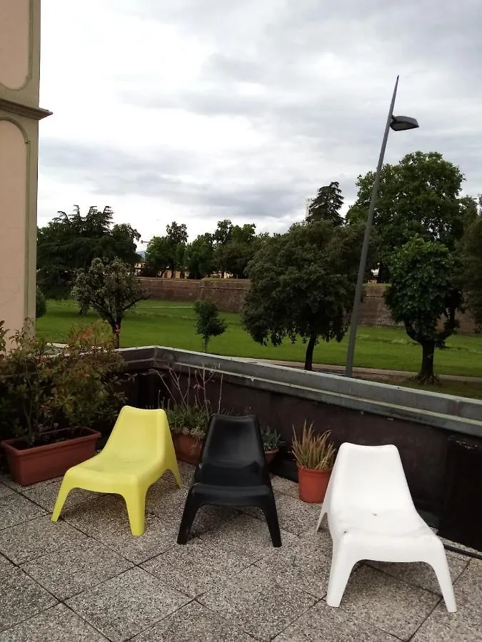 Bed & Breakfast Bed and Breakfast Binario 5 Lucca